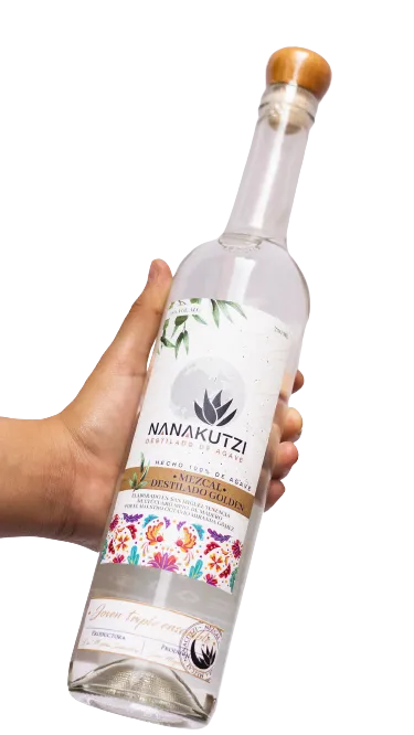 Cutout of hand holding Nanakutzi Espadín bottle on transparent background
