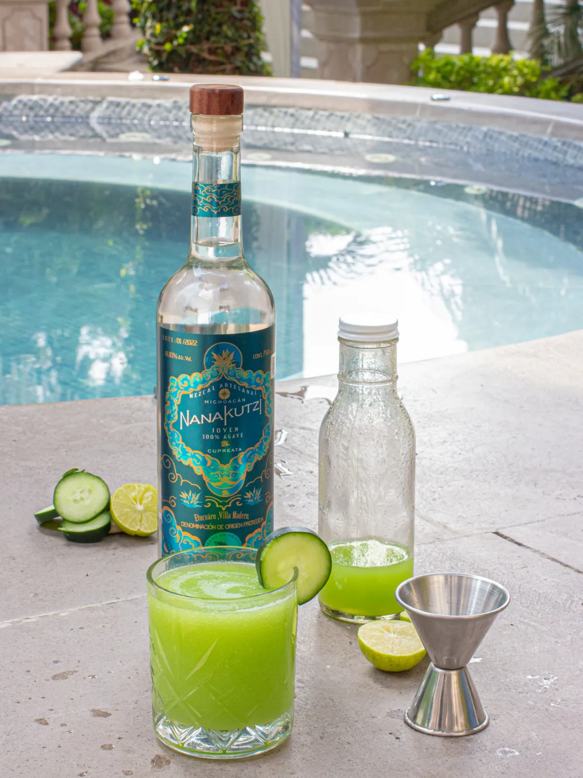 Nanakutzi Pepino Fresh RTD with cucumber drink and jigger poolside