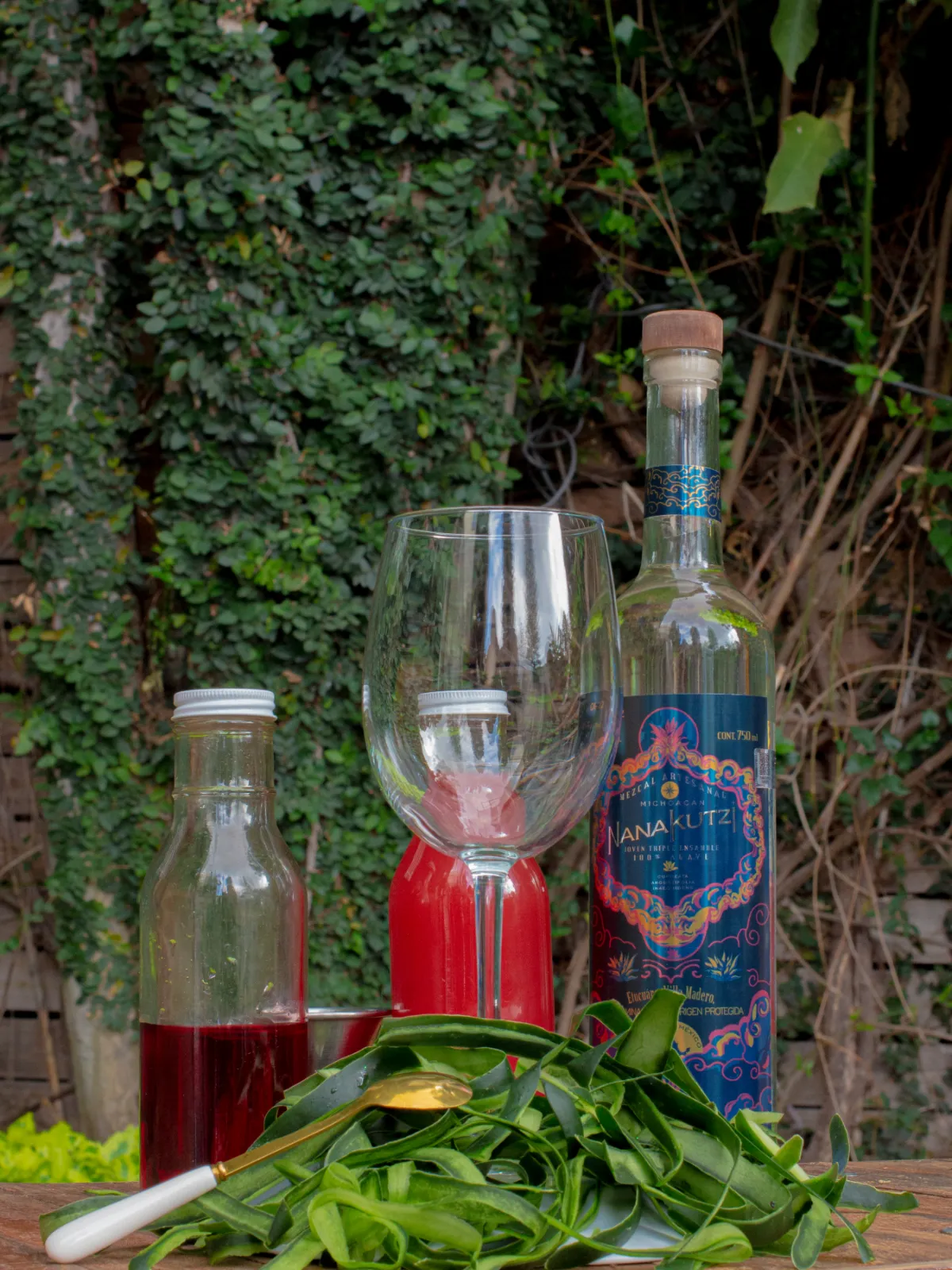 Nanakutzi Sandia Fresh RTD with watermelon juice and herbs on garden table